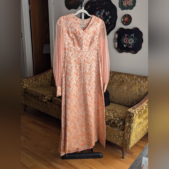 Shimmery Vintage Elegant Peach & Gold Floral Women's Dress - Picture 1 of 6